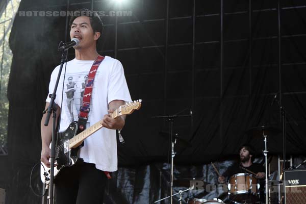 THE TEMPER TRAP - 2009-07-30 - PAREDES DE COURA (Portugal) - Praia do Tabuao - 